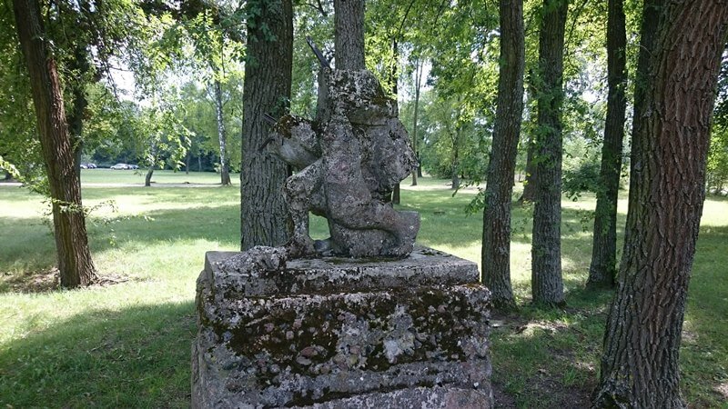 Скульптура польским пионерам-хатцерам в Брестской крепости