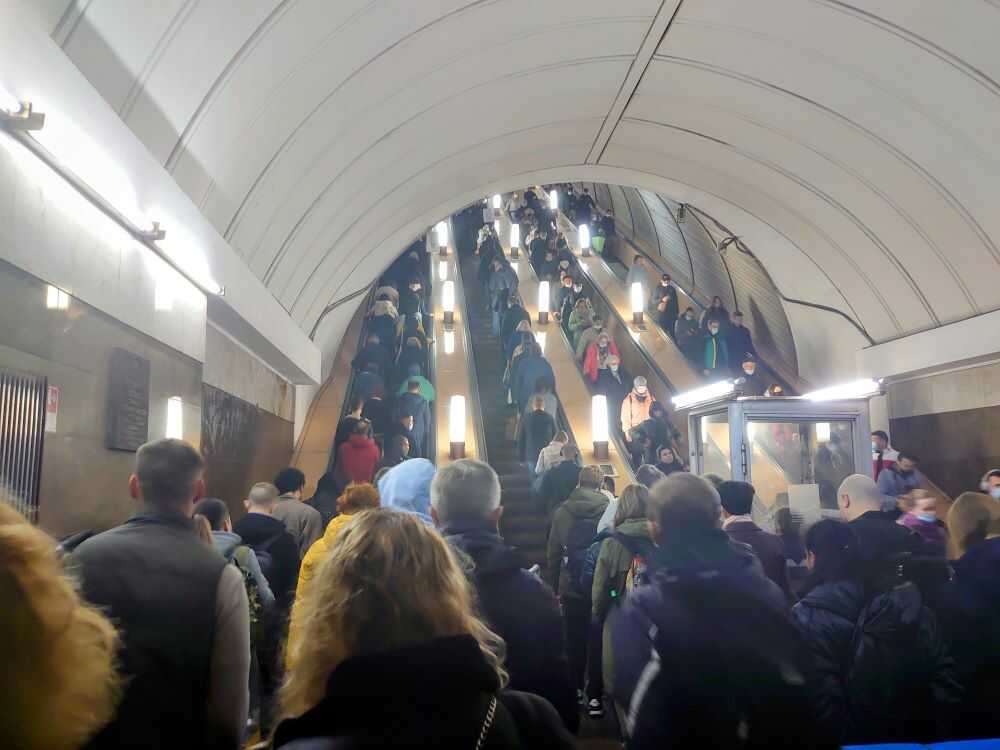 станция метро крестьянская застава час пик